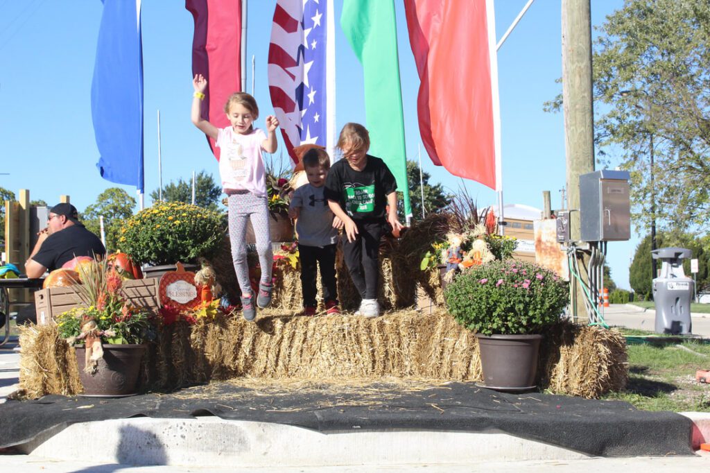 Dwight Harvest Days/Basset Bash & Waddle